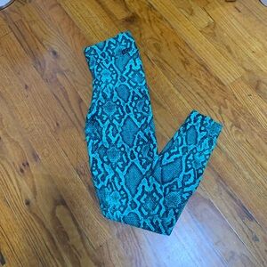 LiCi Fit scrunch leggings